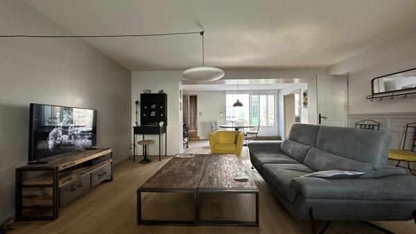 Maison bourgeoise d’exception au cœur de La Flotte – Charme, lumière et aperçu océan