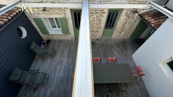 Maison bourgeoise d’exception au cœur de La Flotte – Charme, lumière et aperçu océan