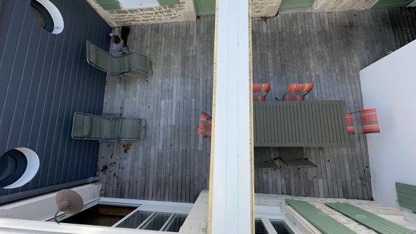 Maison bourgeoise d’exception au cœur de La Flotte – Charme, lumière et aperçu océan