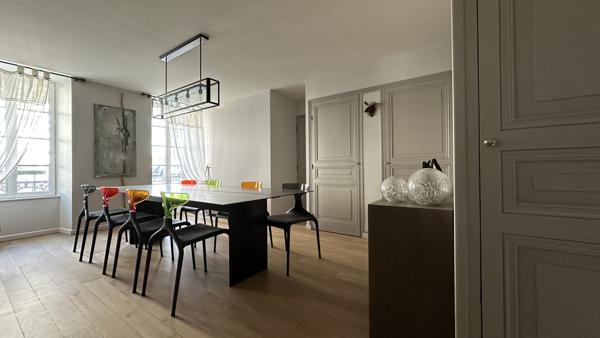 Maison bourgeoise d’exception au cœur de La Flotte – Charme, lumière et aperçu océan