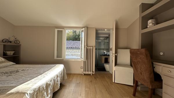 Maison bourgeoise d’exception au cœur de La Flotte – Charme, lumière et aperçu océan
