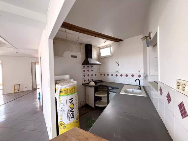 NIMES - CENTRE VILLE - ARENES - MAISON DE VILLE + APPARTEMENT - TERRASSE - GARAGE - CAVE