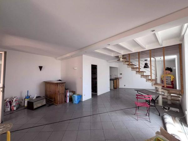 NIMES - CENTRE VILLE - ARENES - MAISON DE VILLE + APPARTEMENT - TERRASSE - GARAGE - CAVE