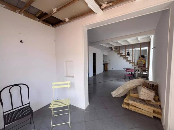 NIMES - CENTRE VILLE - ARENES - MAISON DE VILLE + APPARTEMENT - TERRASSE - GARAGE - CAVE