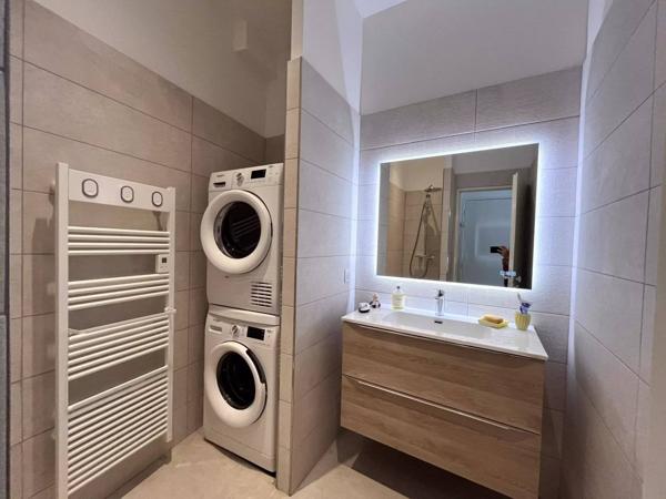 NIMES - CENTRE VILLE - ARENES - MAISON DE VILLE + APPARTEMENT - TERRASSE - GARAGE - CAVE