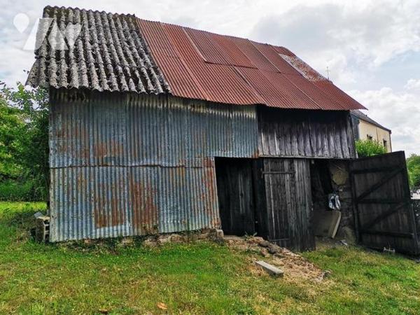 LA MENIL DE BRIOUZE: Maison à restaurer 2 chambres, garage