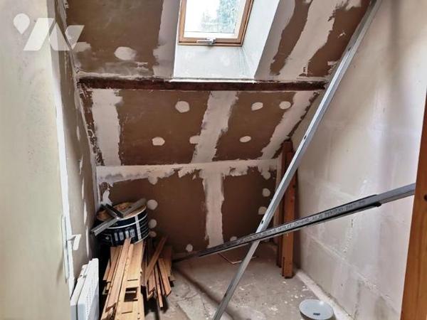 LA MENIL DE BRIOUZE: Maison à restaurer 2 chambres, garage