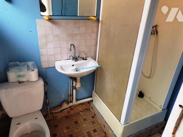 LA MENIL DE BRIOUZE: Maison à restaurer 2 chambres, garage