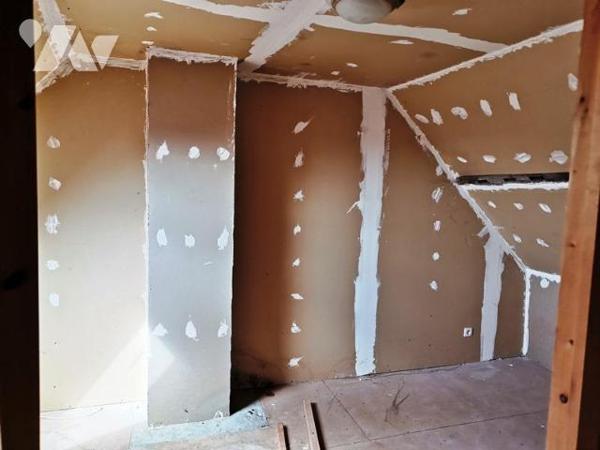 LA MENIL DE BRIOUZE: Maison à restaurer 2 chambres, garage