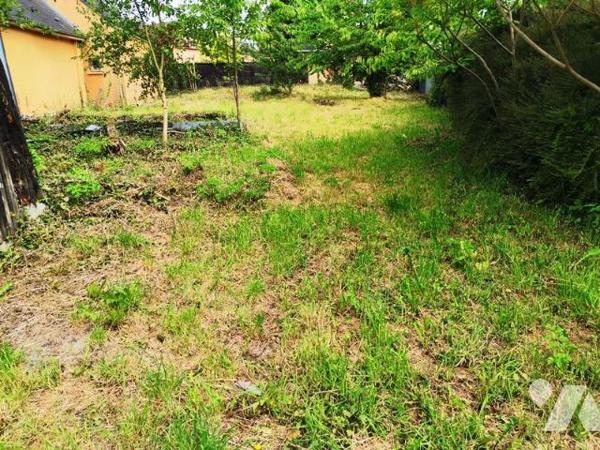 LA MENIL DE BRIOUZE: Maison à restaurer 2 chambres, garage