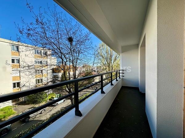 Vente
                Appartement92 m² - 4 Pièces -
                    MERIGNAC (33700)