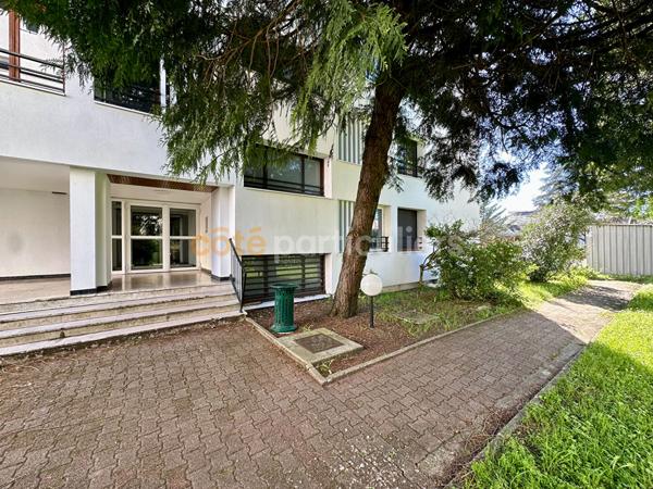Vente
                Appartement92 m² - 4 Pièces -
                    MERIGNAC (33700)