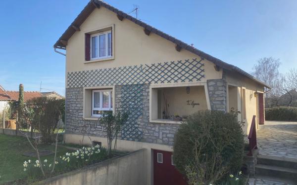 Maison à vendre    3 pièces •  Issou