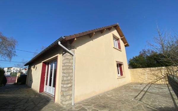 Maison à vendre    3 pièces •  Issou