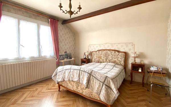 Maison à vendre    3 pièces •  Issou