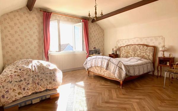 Maison à vendre    3 pièces •  Issou