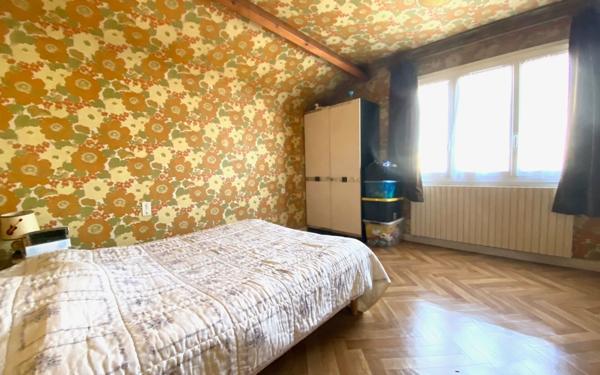 Maison à vendre    3 pièces •  Issou