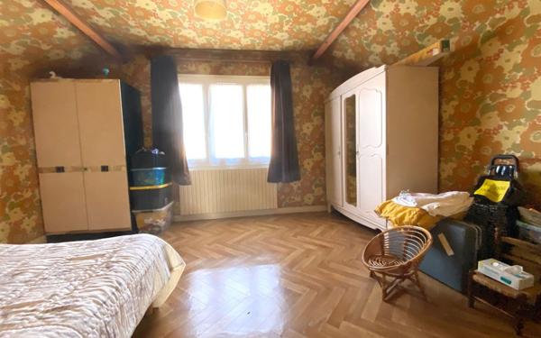 Maison à vendre    3 pièces •  Issou