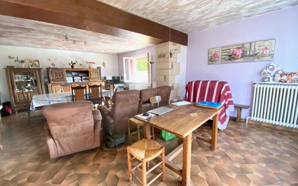 Maison à vendre    3 pièces •  Issou