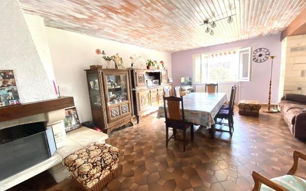 Maison à vendre    3 pièces •  Issou