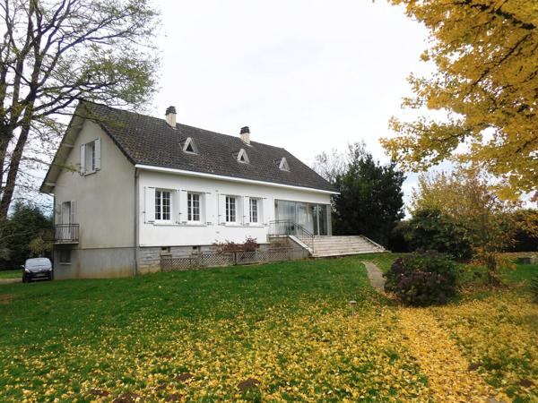 87240 AMBAZAC - Maison familiale de 184 m²