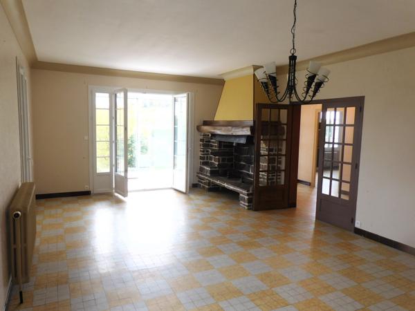87240 AMBAZAC - Maison familiale de 184 m²