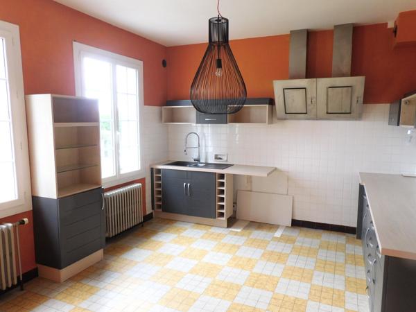 87240 AMBAZAC - Maison familiale de 184 m²