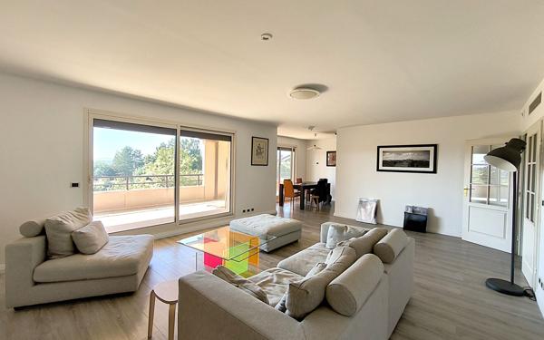 Appartement à vendre    4 pièces • 131,89 m2 Prévessin-Moëns