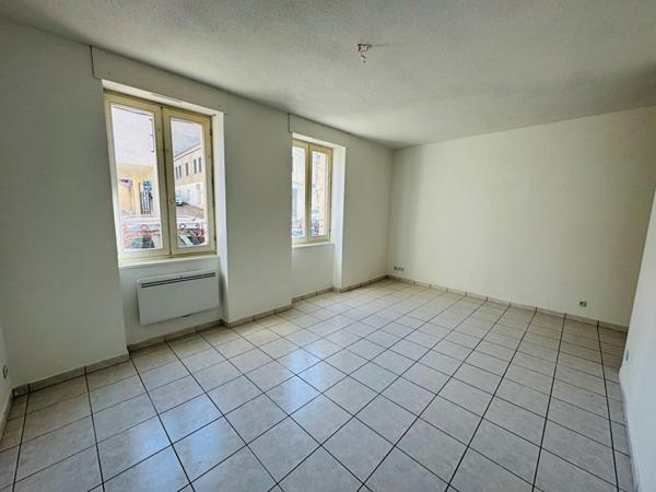 Appartement de 60 m² rénové proche de la gare de Nevers