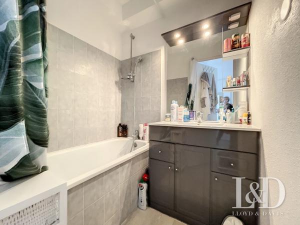 ROYAN, APPARTEMENT  T 2 AVEC TERRASSE PROCHE PONTAILLAC ET PLAGE DU PIGEONNIER