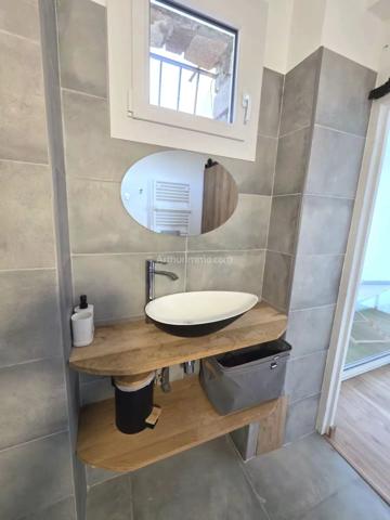 Vente                                                      Appartement
                        
                     2 pièces                      48 m2                     à Fréjus