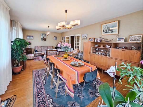 Maison indépendante avec beaux volumes et extérieur sans vis-à-vis à LONS LE SAUNIER (39)