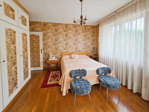 Maison indépendante avec beaux volumes et extérieur sans vis-à-vis à LONS LE SAUNIER (39)