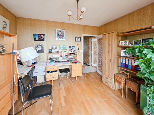 Maison indépendante avec beaux volumes et extérieur sans vis-à-vis à LONS LE SAUNIER (39)