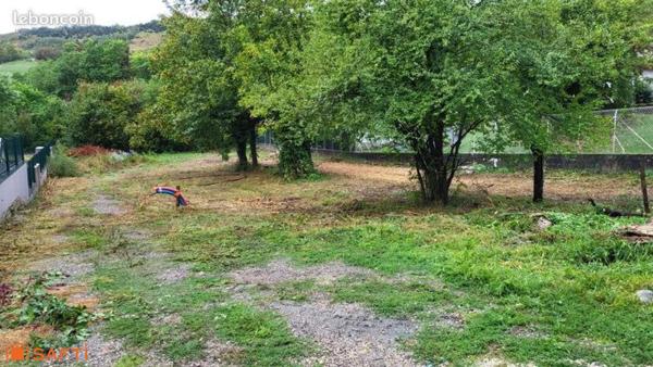 Beau terrain plat viabilisé centre bourg