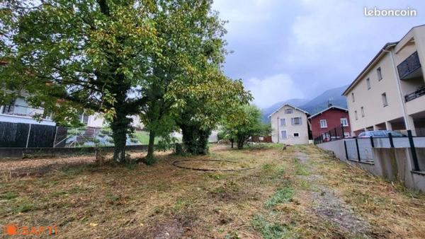 Beau terrain plat viabilisé centre bourg