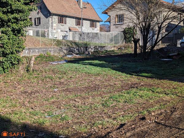 Beau terrain plat viabilisé centre bourg