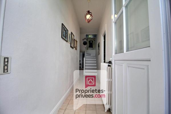 1h de Paris Bercy -10 mn de la Gare de Montargis à pied, ELEGANTE MEULIERE de 6 PIECES + GARAGE et STUDIO (à rénover), JARDIN