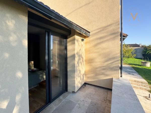 Maison de ville haut de gamme avec piscine, rénovée, proche du centre ville de PRAYSSAC (46)