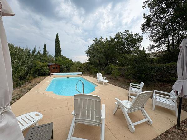 Maison de plain pied sur Saint Maximin, 3 chambres avec piscine et garage sur 1872 m² de terrain