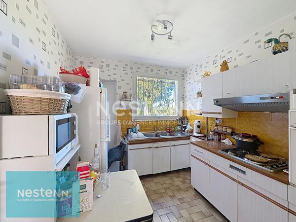 Maison de plain pied sur Saint Maximin, 3 chambres avec piscine et garage sur 1872 m² de terrain