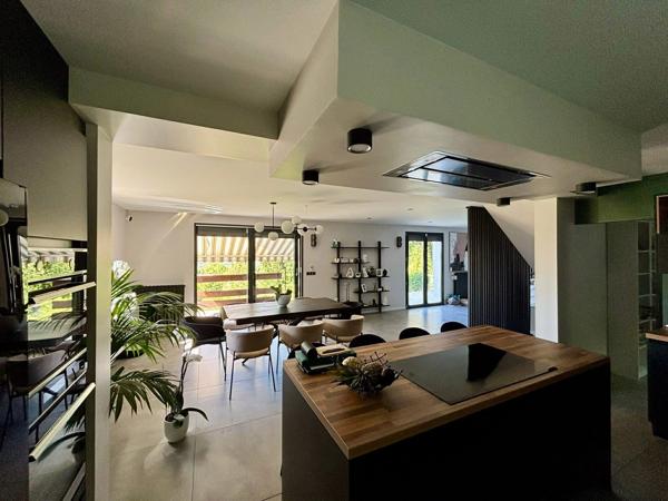 Maison
         12 pièces
        - 230 m² 1 190 000 € *