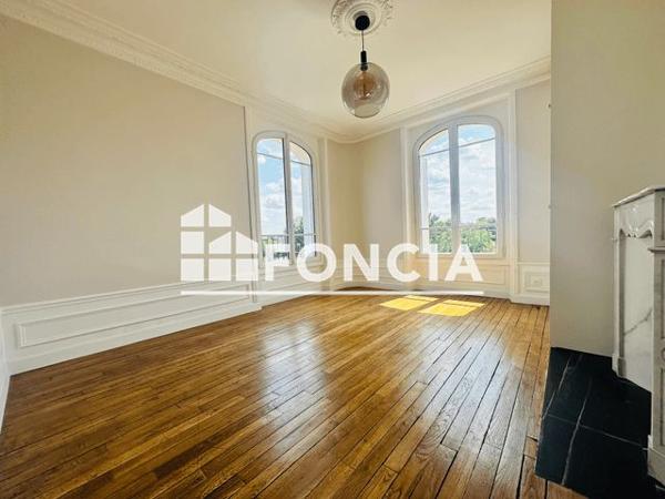 Location Appartement 5 pièces 115 m² - 1 AVENUE DE GUISE Chantilly 60500