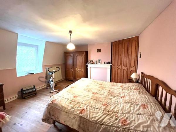 Rare sur le secteur !
Ensemble immobilier comprenant une maison de 165 m2 habitables et un han...