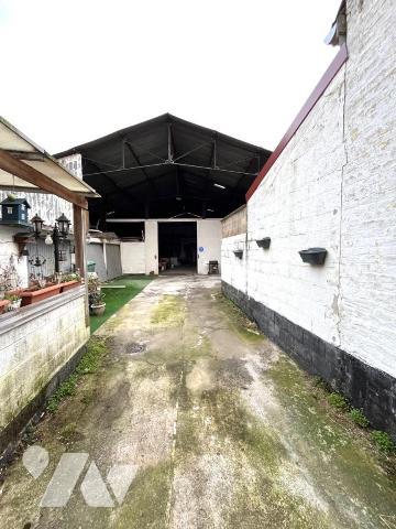 Rare sur le secteur !
Ensemble immobilier comprenant une maison de 165 m2 habitables et un han...