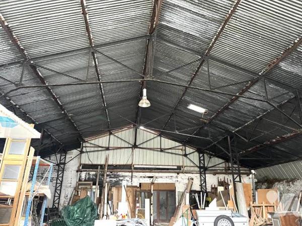 Rare sur le secteur !
Ensemble immobilier comprenant une maison de 165 m2 habitables et un han...