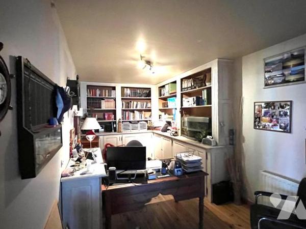 Rare sur le secteur !
Ensemble immobilier comprenant une maison de 165 m2 habitables et un han...