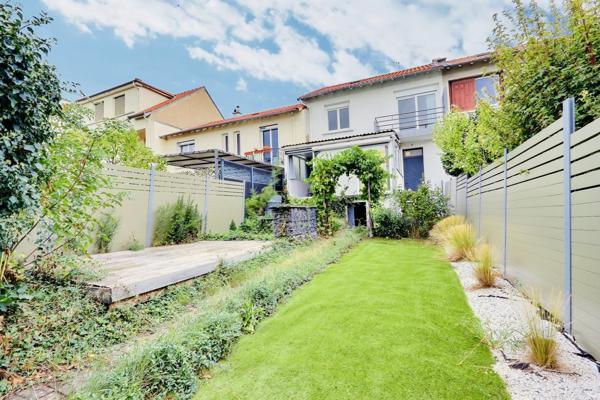 PETITE MAISON COUP DE COEUR AVEC GARAGE ET JARDIN