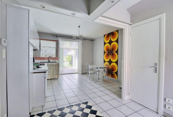 PETITE MAISON COUP DE COEUR AVEC GARAGE ET JARDIN