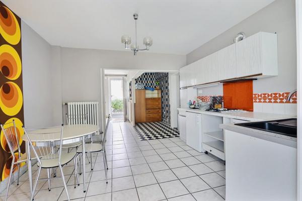 PETITE MAISON COUP DE COEUR AVEC GARAGE ET JARDIN